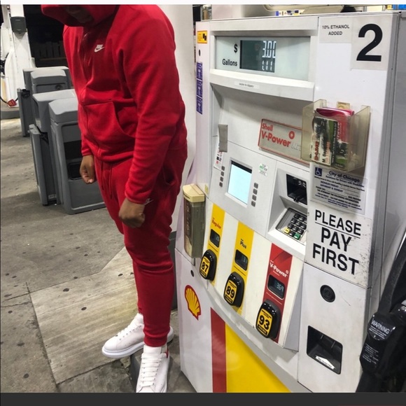 SCAMMER!!! Do not purchase from this user! - Picture 2 of 10